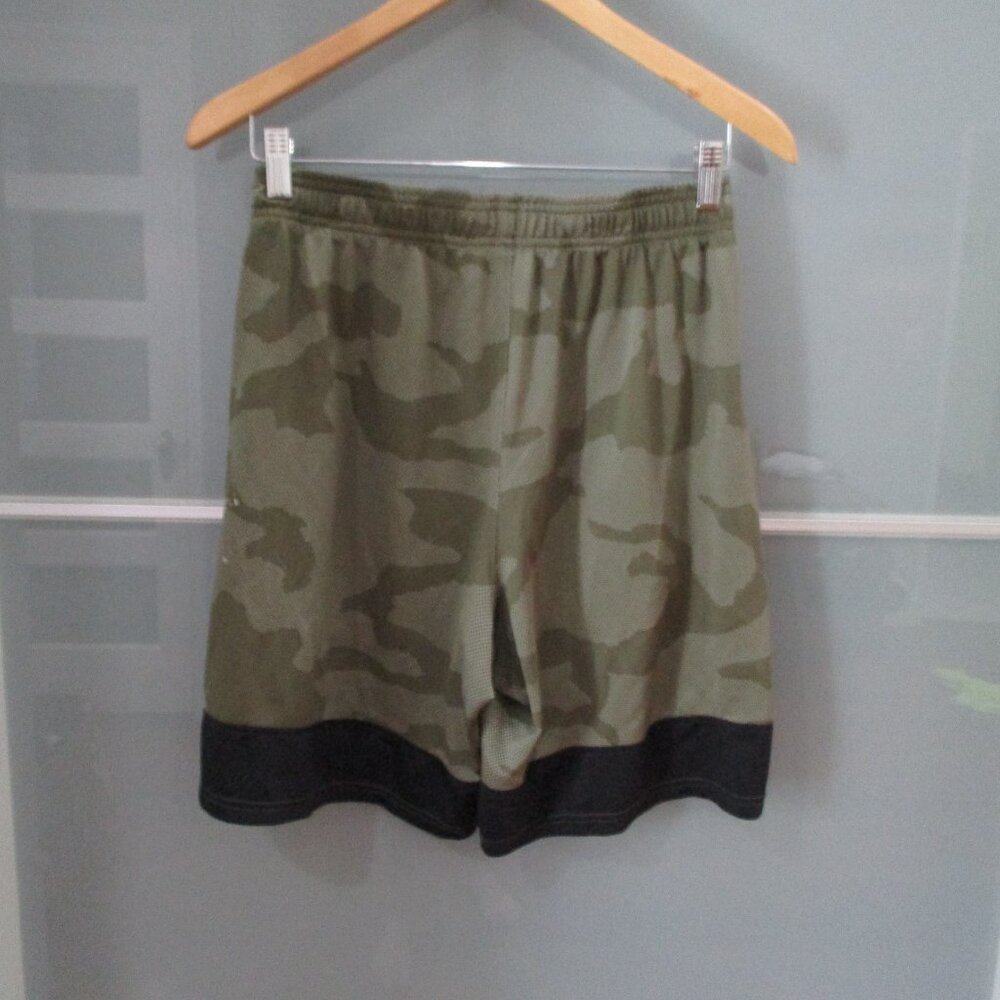 Under Armour Camo Print Athletic Shorts - Picture 3 of 3
